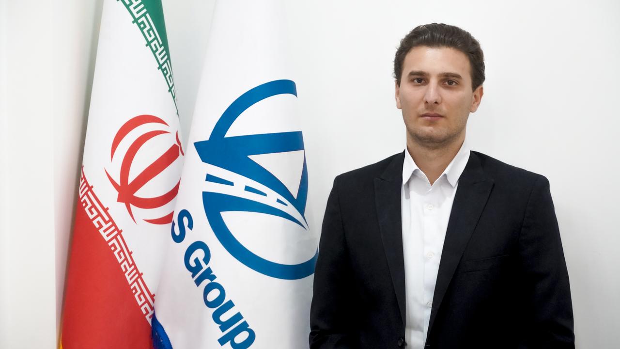 آقای هادیان، مدیر دفتر و امور ارتباطات مدیرعامل