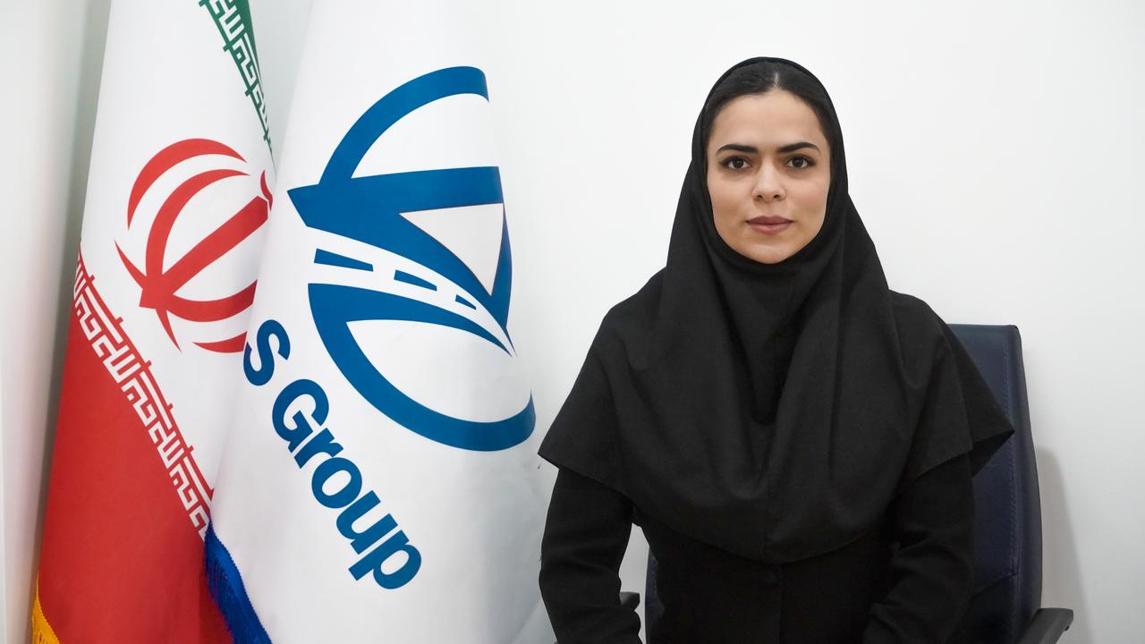 خانم قلی زاده، کارشناس منابع انسانی