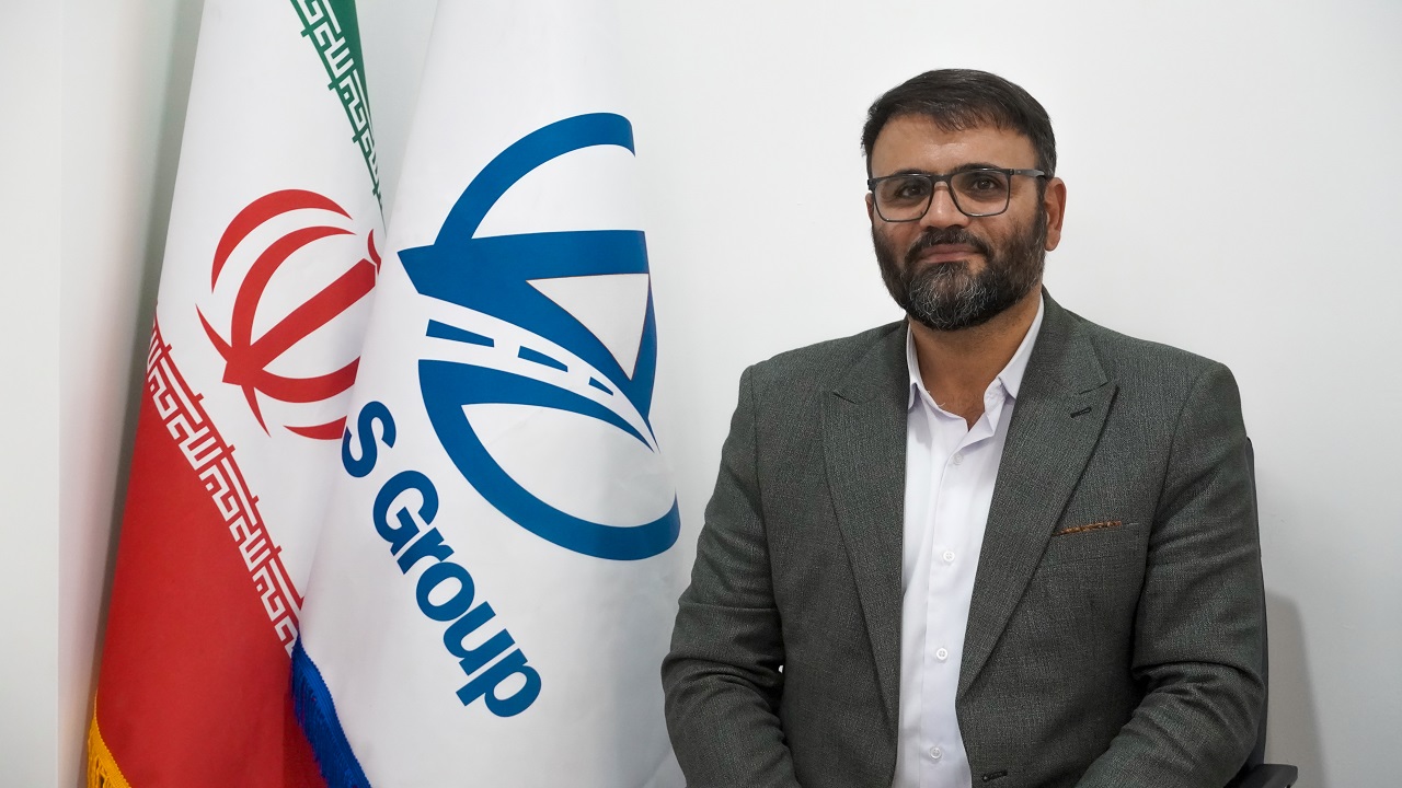 آقای اخوان، سرپرست حراست و ایمنی